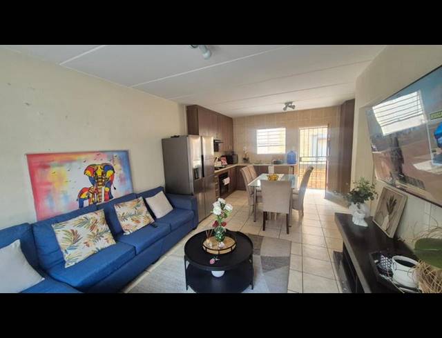 3 BEDROOM TOWNHOUSE FOR SALE IN WILGEHEUWEL